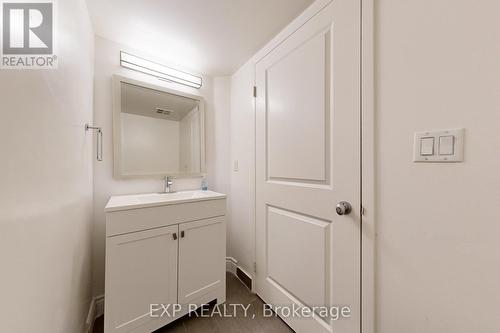 1401 - 11 St. Joseph Street, Toronto (Bay Street Corridor), ON - Indoor Photo Showing Bathroom