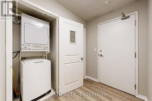 1401 - 11 St. Joseph Street, Toronto (Bay Street Corridor), ON - Indoor Photo Showing Laundry Room