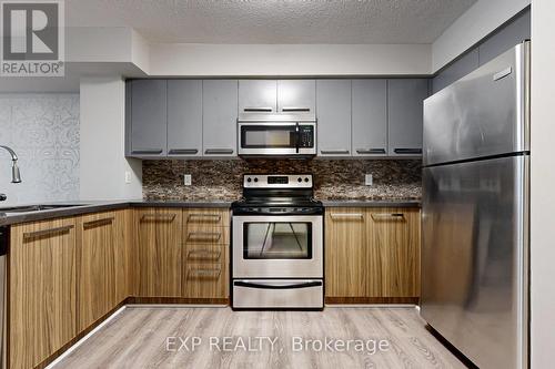 1401 - 11 St. Joseph Street, Toronto (Bay Street Corridor), ON - Indoor Photo Showing Kitchen With Upgraded Kitchen