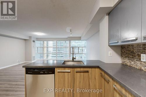 1401 - 11 St. Joseph Street, Toronto (Bay Street Corridor), ON - Indoor Photo Showing Kitchen