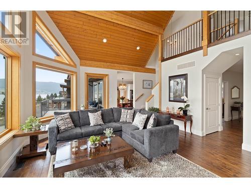 6560 Monck Park Road, Merritt, BC - Indoor Photo Showing Living Room