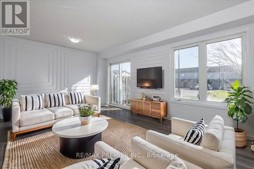 6 - 75 Prince William Way, Barrie, ON - Indoor Photo Showing Living Room