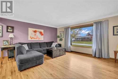 405 Laurier Drive, Lasalle, ON - Indoor Photo Showing Living Room