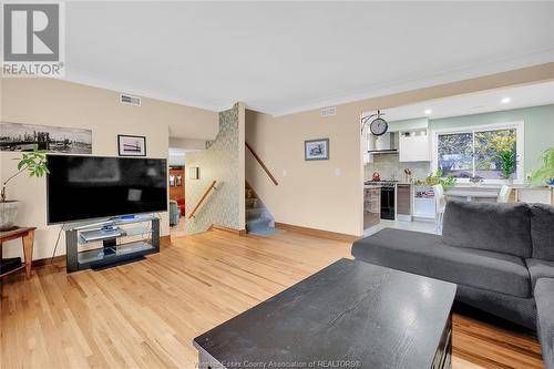 405 Laurier Drive, Lasalle, ON - Indoor Photo Showing Living Room