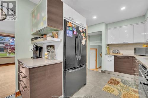 405 Laurier Drive, Lasalle, ON - Indoor Photo Showing Kitchen