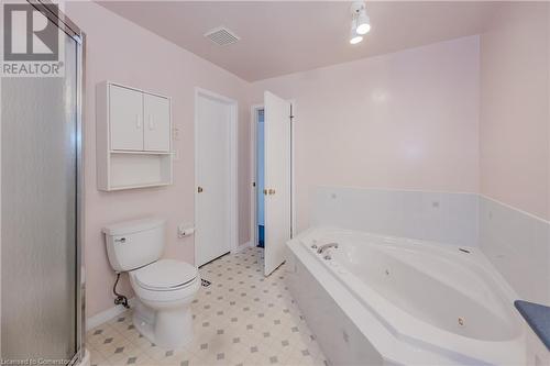 Bathroom featuring toilet and tiled tub - 435 Shadow Wood Crescent, Waterloo, ON - Indoor Photo Showing Bathroom