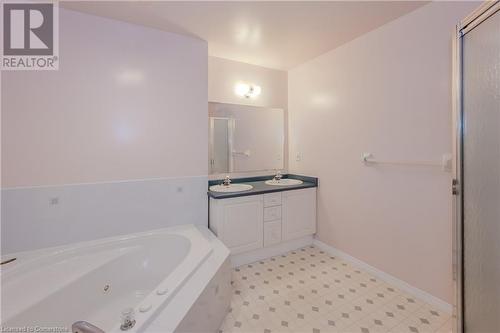 Bathroom with separate shower and tub and vanity - 435 Shadow Wood Crescent, Waterloo, ON - Indoor Photo Showing Bathroom