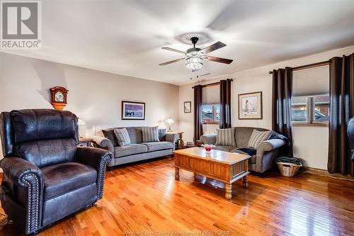 1462 County Rd 22, Lakeshore, ON - Indoor Photo Showing Living Room