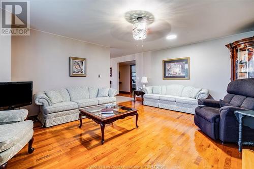 1462 County Rd 22, Lakeshore, ON - Indoor Photo Showing Living Room