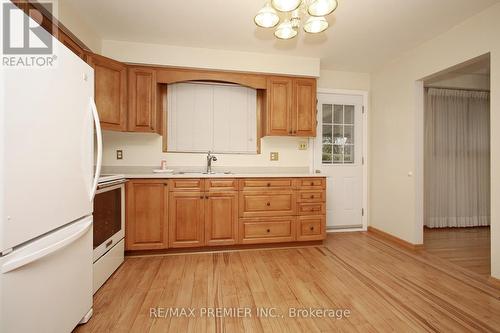 388 Marken Court, Oshawa, ON - Indoor Photo Showing Kitchen