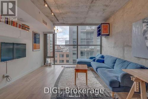 904 - 25 Oxley Street, Toronto, ON - Indoor Photo Showing Living Room