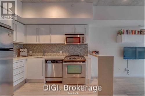 904 - 25 Oxley Street, Toronto, ON - Indoor Photo Showing Kitchen