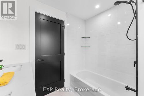 40 Parkview Avenue, Fort Erie, ON - Indoor Photo Showing Bathroom