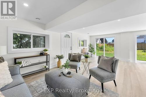 40 Parkview Avenue, Fort Erie, ON - Indoor Photo Showing Living Room