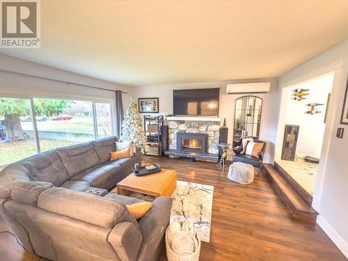 main living room - 766 Favell Court, Kelowna, BC - Indoor Photo Showing Living Room With Fireplace