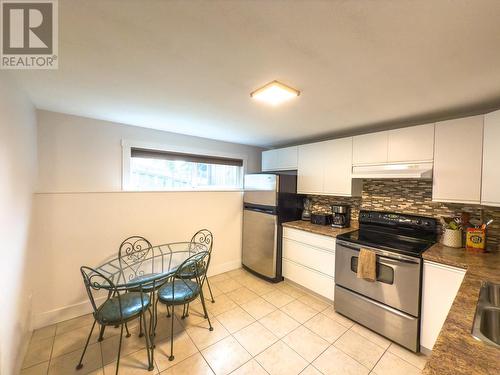 legal suite kitchen - 766 Favell Court, Kelowna, BC - Indoor Photo Showing Kitchen