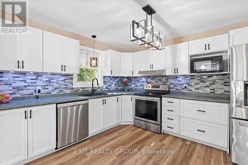 110 Canal Street, Quinte West, ON - Indoor Photo Showing Kitchen With Upgraded Kitchen