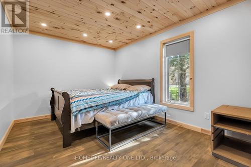 4055 Glen Cedar Drive, Ramara, ON - Indoor Photo Showing Bedroom