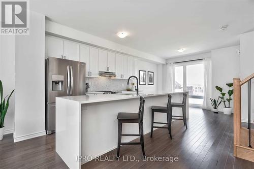 3 - 2481 Badger Crescent, Oakville, ON - Indoor Photo Showing Kitchen With Upgraded Kitchen