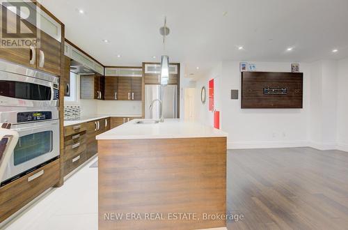 495 Templemead Drive, Hamilton, ON - Indoor Photo Showing Kitchen With Upgraded Kitchen