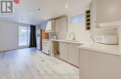 495 Templemead Drive, Hamilton, ON - Indoor Photo Showing Kitchen