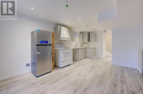 495 Templemead Drive, Hamilton, ON - Indoor Photo Showing Kitchen