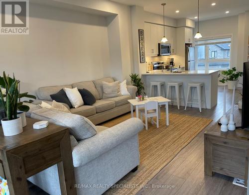 7 - 51 Sparrow Avenue, Cambridge, ON - Indoor Photo Showing Living Room