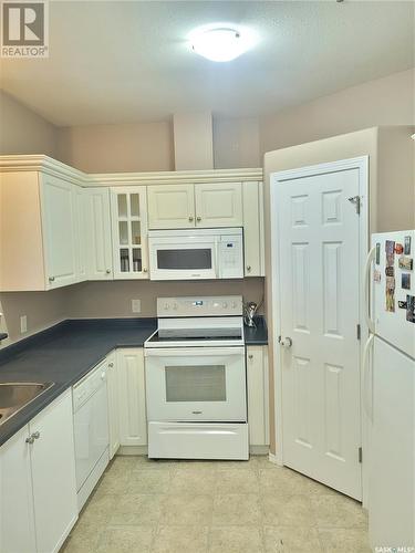 200 302 Nelson Road, Saskatoon, SK - Indoor Photo Showing Kitchen