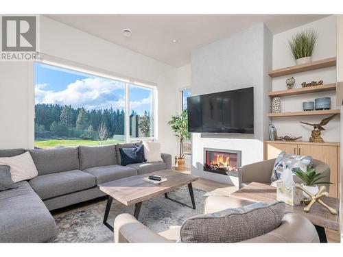 living room with fireplace - 105 Predator Ridge Drive Unit# 3, Vernon, BC - Indoor Photo Showing Living Room With Fireplace