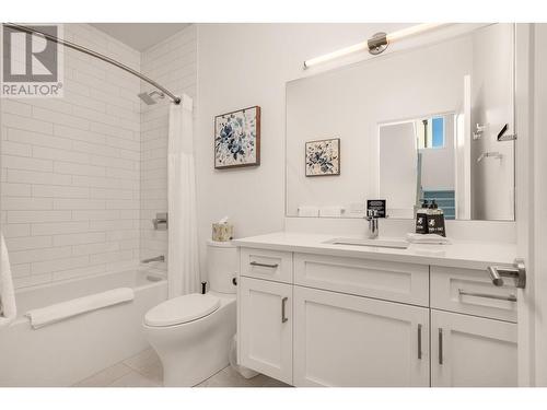 main bath on upper level - 105 Predator Ridge Drive Unit# 3, Vernon, BC - Indoor Photo Showing Bathroom