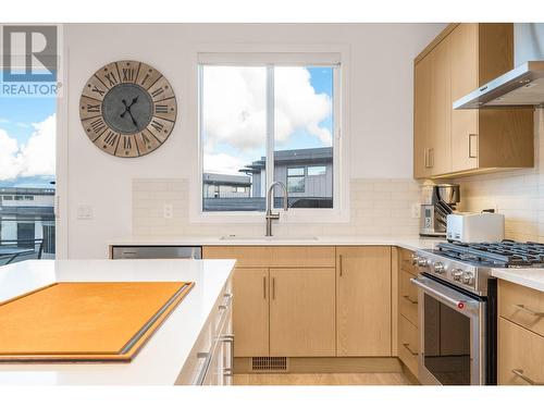 kitchen - 105 Predator Ridge Drive Unit# 3, Vernon, BC - Indoor Photo Showing Kitchen