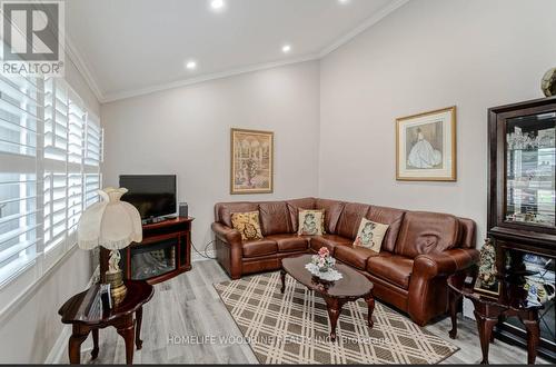 30 Lawrence Crescent, Brampton, ON - Indoor Photo Showing Living Room