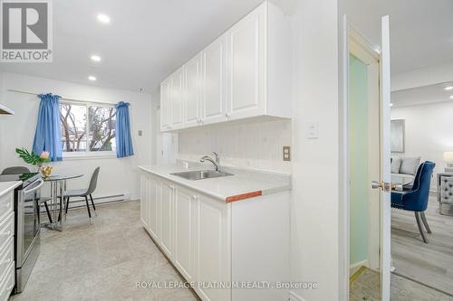 3 Hollyhedge Court, Brampton, ON - Indoor Photo Showing Kitchen