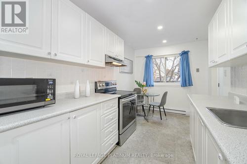 3 Hollyhedge Court, Brampton, ON - Indoor Photo Showing Kitchen