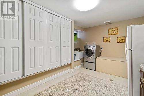 1195 Crestdale Road, Mississauga, ON - Indoor Photo Showing Laundry Room