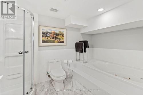 1195 Crestdale Road, Mississauga, ON - Indoor Photo Showing Bathroom