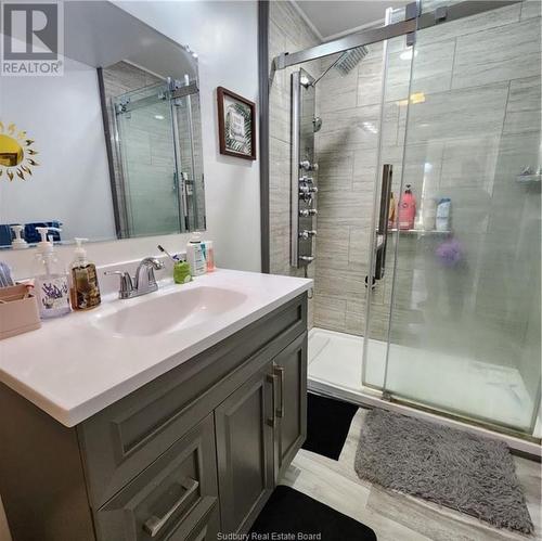 70 Mcintyre Street, Nairn Centre, ON - Indoor Photo Showing Bathroom