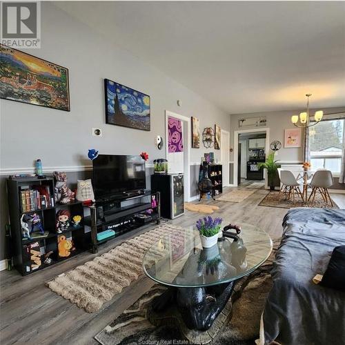 70 Mcintyre Street, Nairn Centre, ON - Indoor Photo Showing Living Room