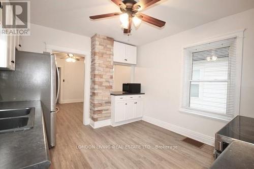 429 Burbrook Place, London, ON - Indoor Photo Showing Kitchen With Double Sink