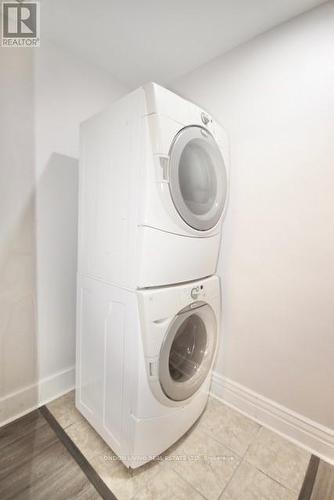 429 Burbrook Place, London, ON - Indoor Photo Showing Laundry Room