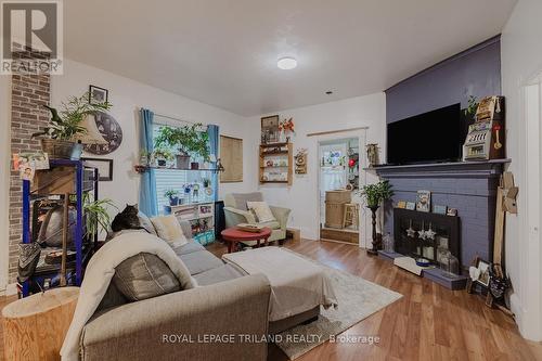 32 Mary Street W, St. Thomas, ON - Indoor Photo Showing Living Room