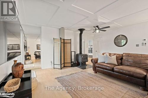 1335 Sherwood Forest Road, Bracebridge (Oakley), ON - Indoor Photo Showing Living Room