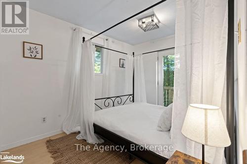 1335 Sherwood Forest Road, Bracebridge (Oakley), ON - Indoor Photo Showing Bedroom