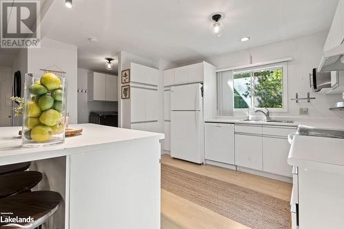 1335 Sherwood Forest Road, Bracebridge, ON - Indoor Photo Showing Kitchen