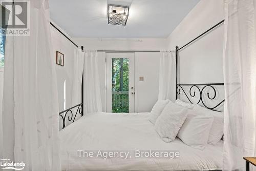 1335 Sherwood Forest Road, Bracebridge (Oakley), ON - Indoor Photo Showing Bedroom