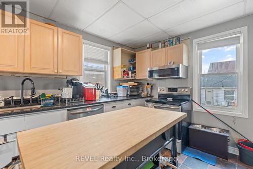 266 Kent Street, Port Colborne (878 - Sugarloaf), ON - Indoor Photo Showing Kitchen