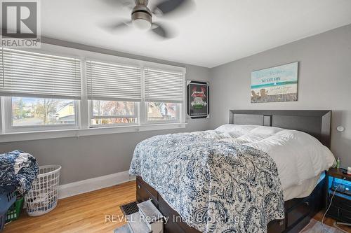 266 Kent Street, Port Colborne (878 - Sugarloaf), ON - Indoor Photo Showing Bedroom