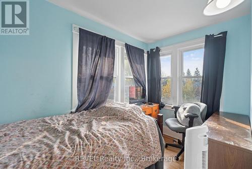 266 Kent Street, Port Colborne (878 - Sugarloaf), ON - Indoor Photo Showing Bedroom