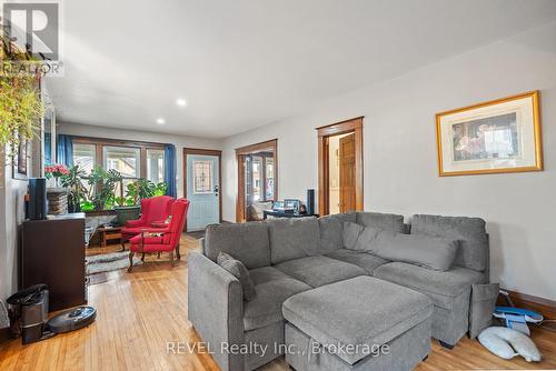 266 Kent Street, Port Colborne (878 - Sugarloaf), ON - Indoor Photo Showing Living Room