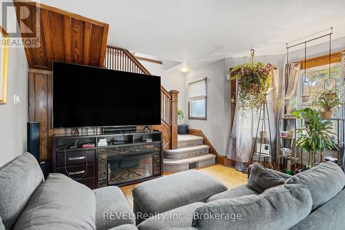 266 Kent Street, Port Colborne (878 - Sugarloaf), ON - Indoor Photo Showing Living Room With Fireplace